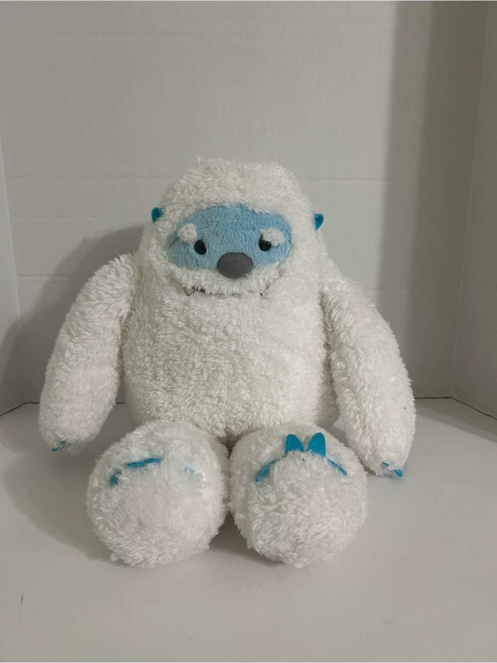 Aurora World Yulli The Yeti 16" White Plush Stuffed Snow Creature